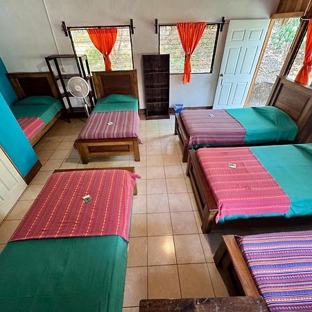 Oasis The Traveler Hostel Lanquin Ngoại thất bức ảnh