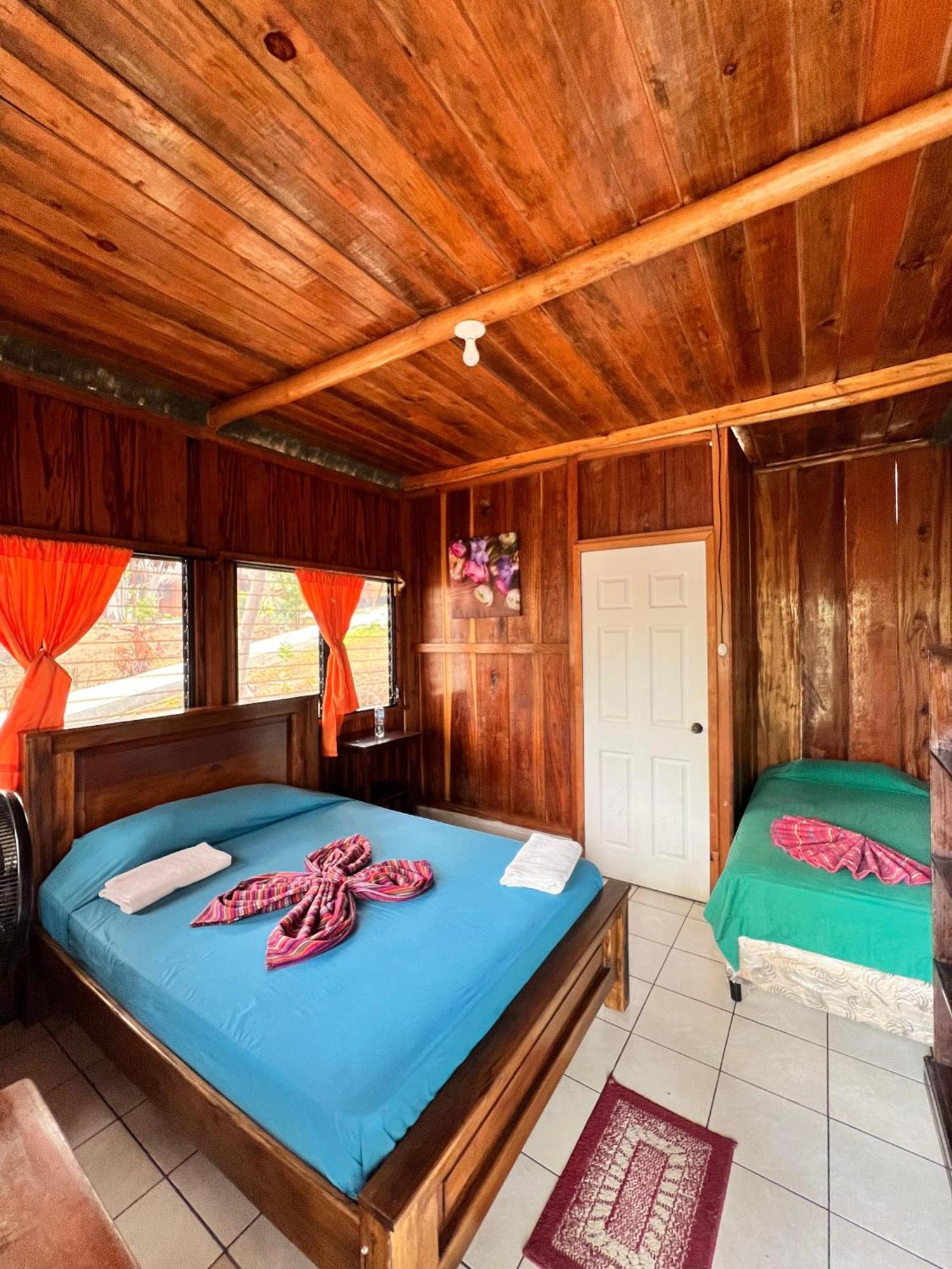 Oasis The Traveler Hostel Lanquin Ngoại thất bức ảnh