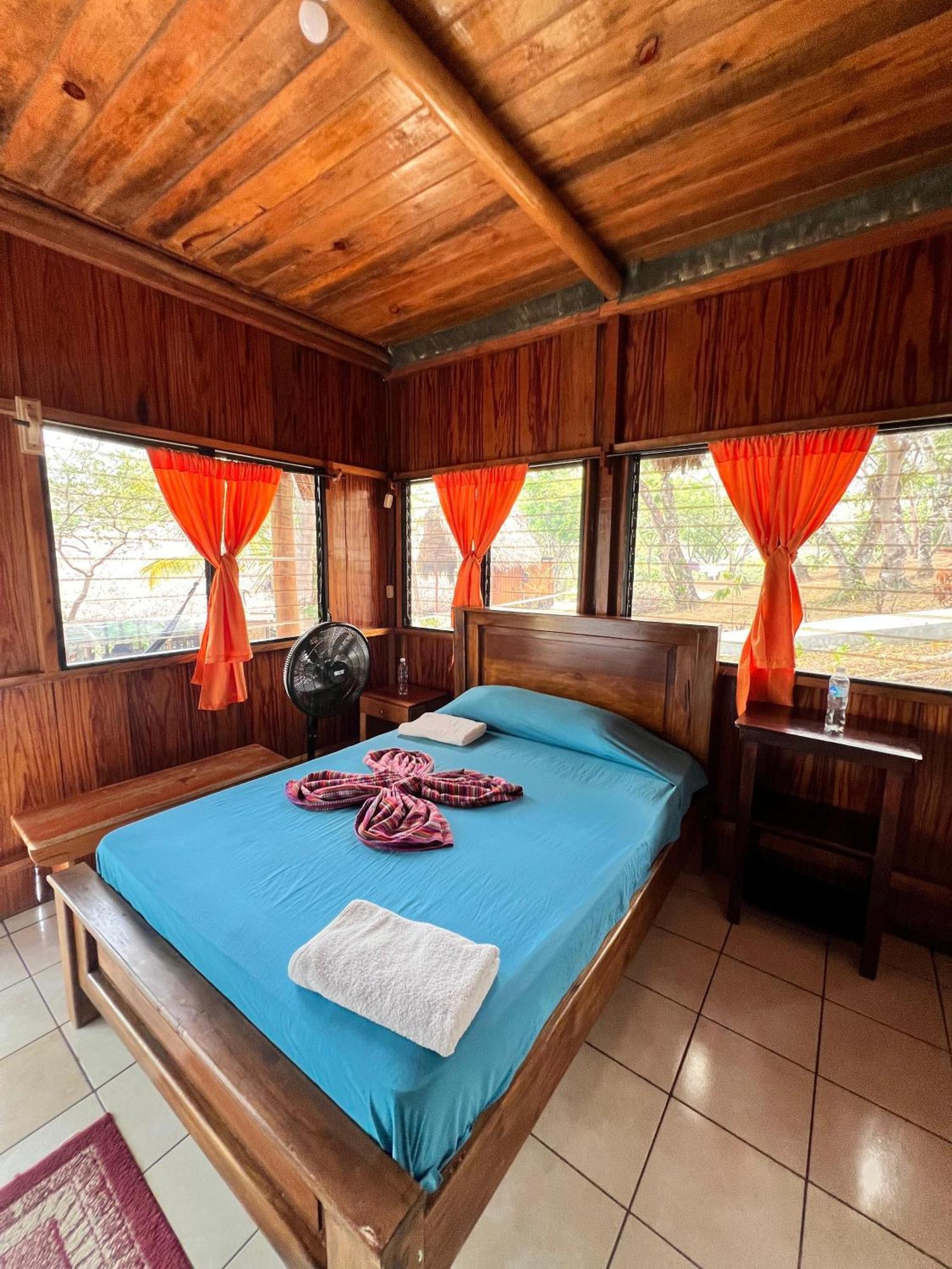Oasis The Traveler Hostel Lanquin Ngoại thất bức ảnh