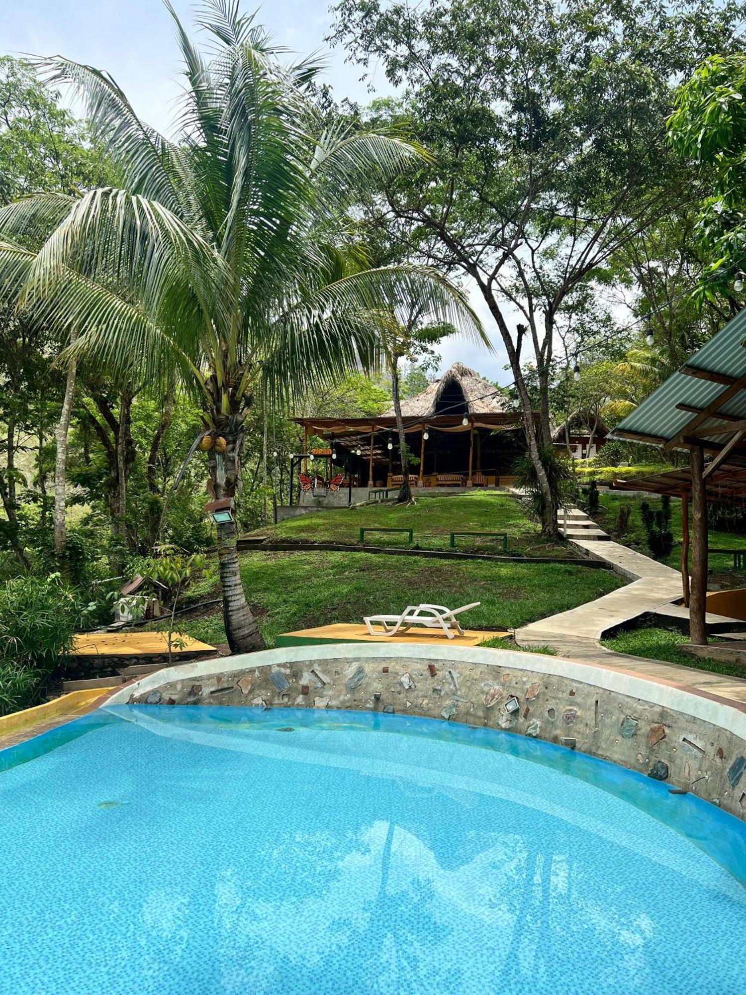 Oasis The Traveler Hostel Lanquin Ngoại thất bức ảnh