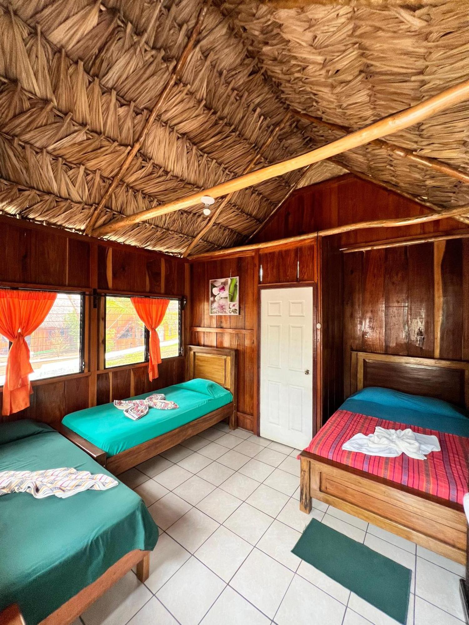 Oasis The Traveler Hostel Lanquin Ngoại thất bức ảnh