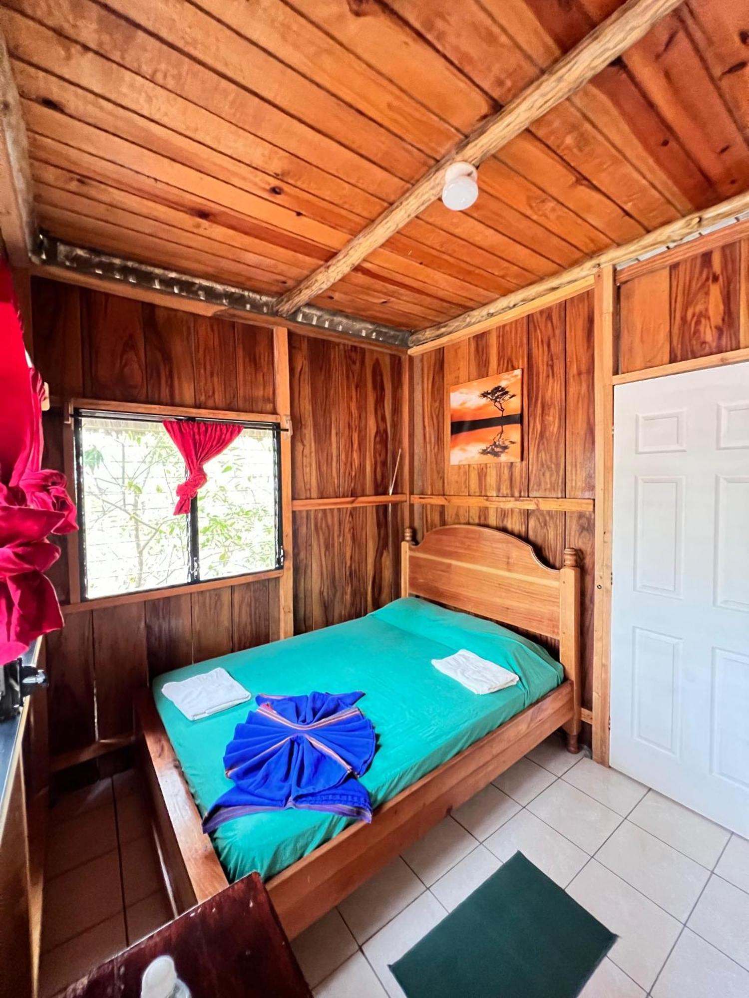 Oasis The Traveler Hostel Lanquin Ngoại thất bức ảnh