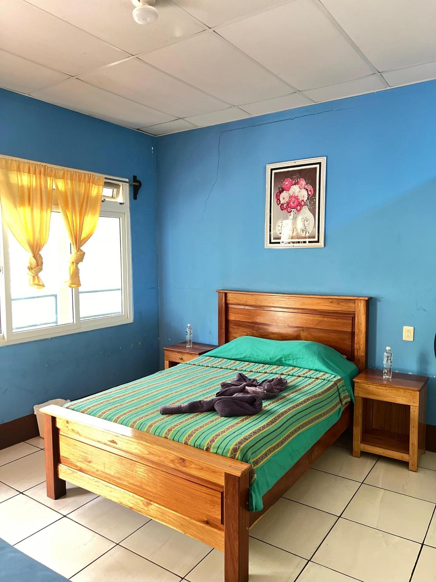 Oasis The Traveler Hostel Lanquin Ngoại thất bức ảnh