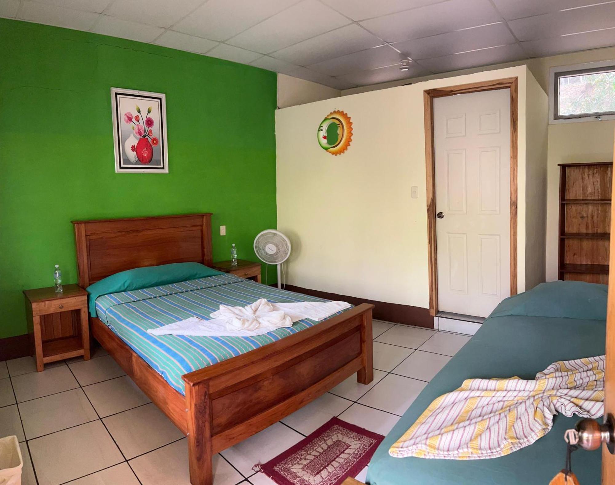 Oasis The Traveler Hostel Lanquin Ngoại thất bức ảnh