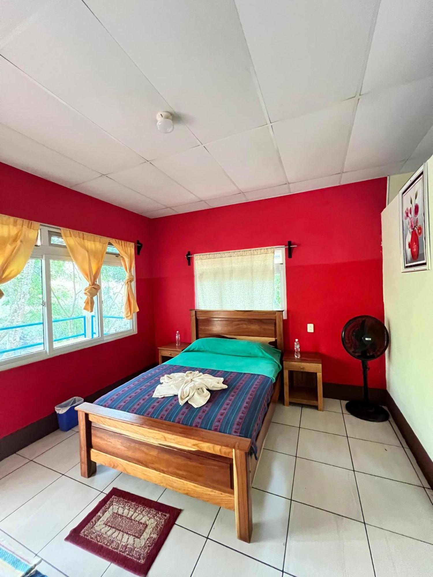 Oasis The Traveler Hostel Lanquin Ngoại thất bức ảnh