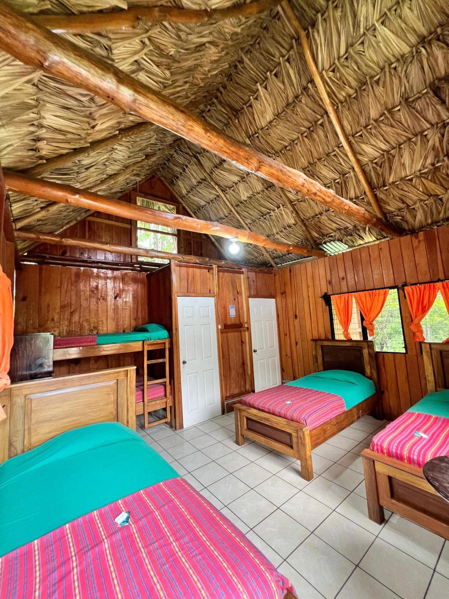 Oasis The Traveler Hostel Lanquin Ngoại thất bức ảnh