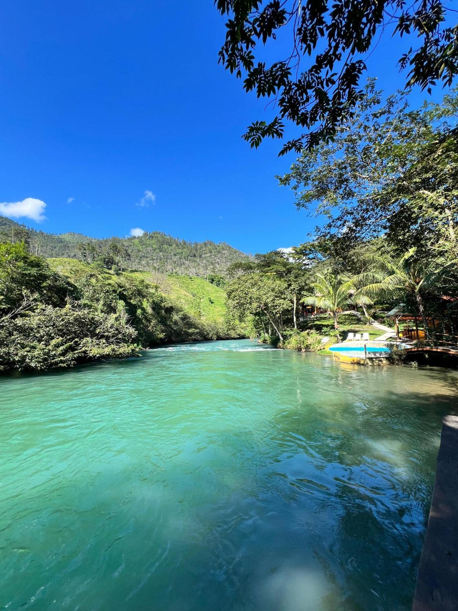 Oasis The Traveler Hostel Lanquin Ngoại thất bức ảnh