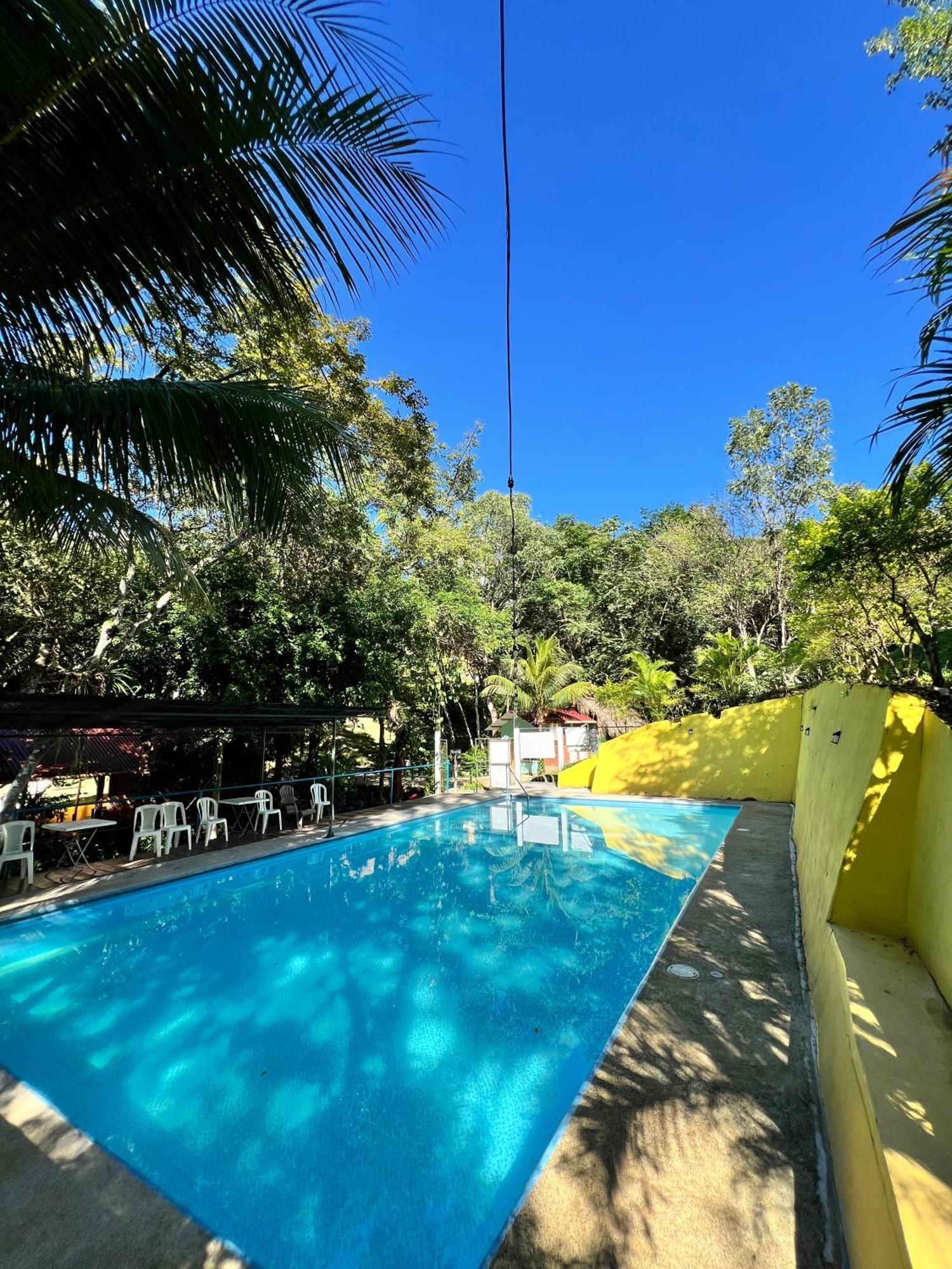 Oasis The Traveler Hostel Lanquin Ngoại thất bức ảnh