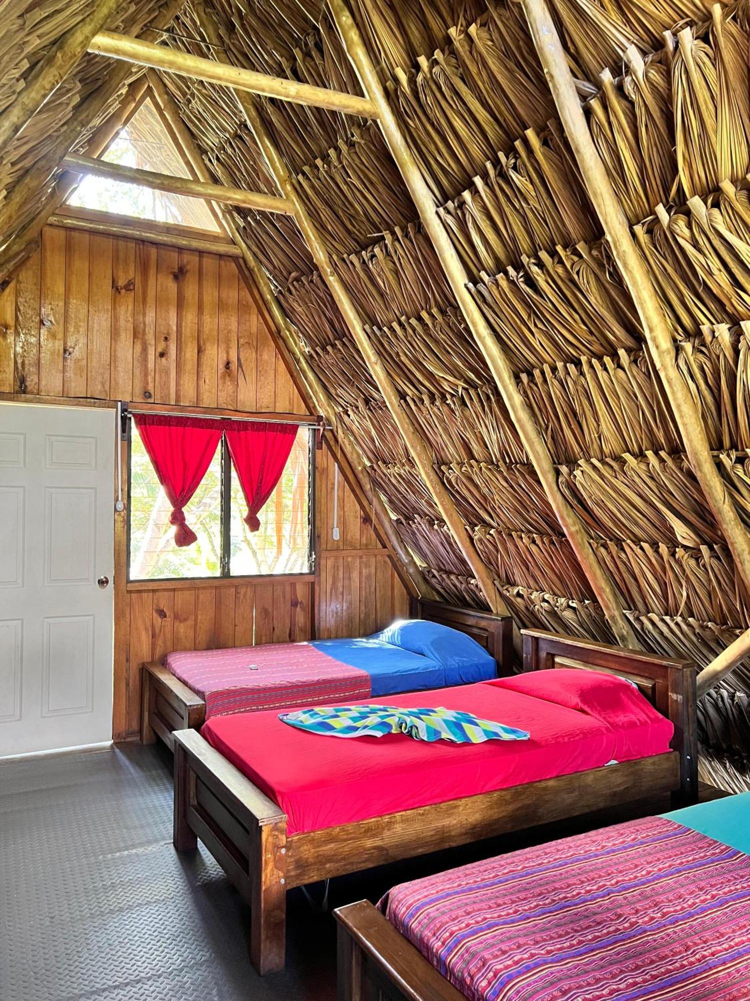 Oasis The Traveler Hostel Lanquin Ngoại thất bức ảnh