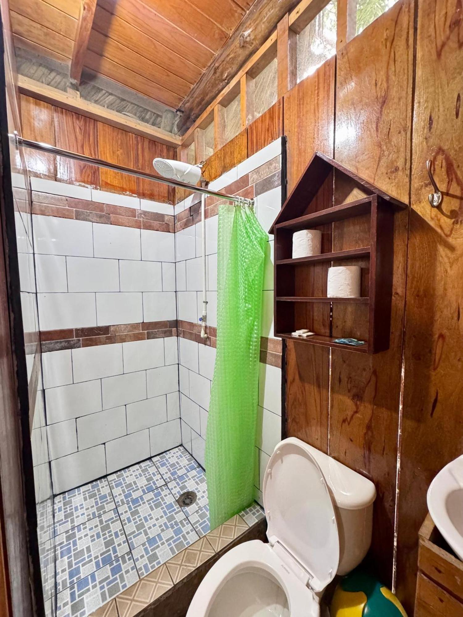 Oasis The Traveler Hostel Lanquin Ngoại thất bức ảnh