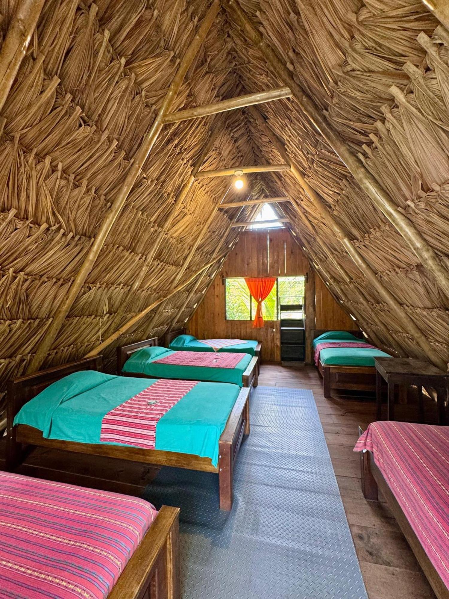 Oasis The Traveler Hostel Lanquin Ngoại thất bức ảnh