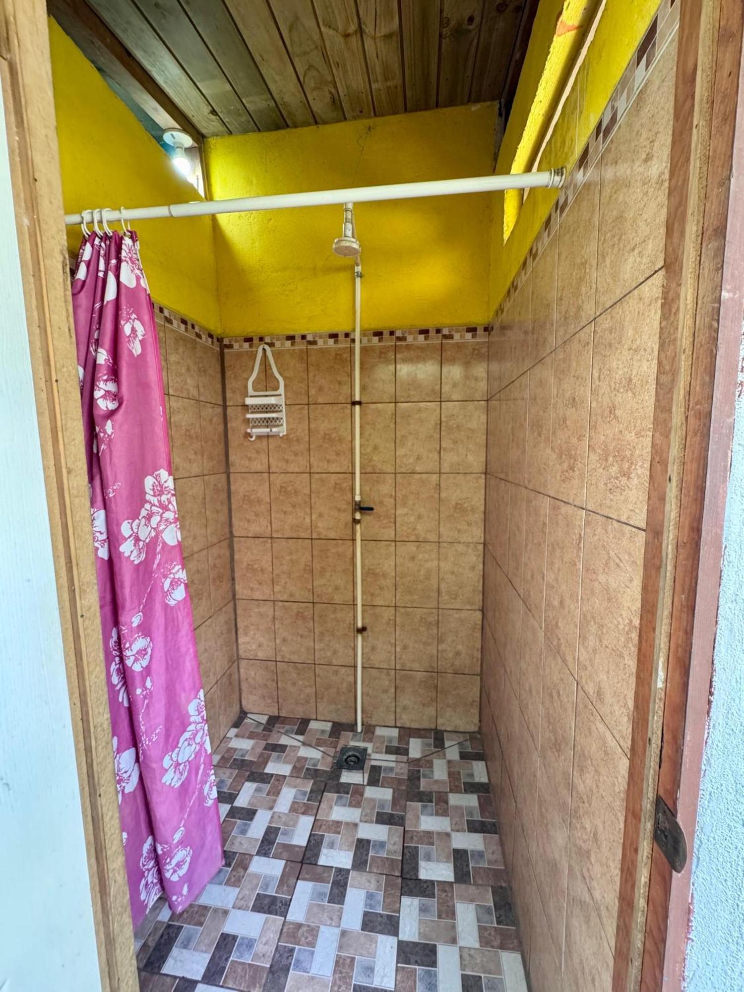 Oasis The Traveler Hostel Lanquin Ngoại thất bức ảnh