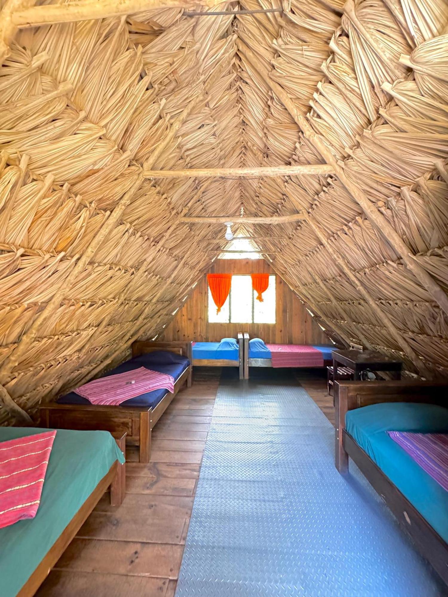 Oasis The Traveler Hostel Lanquin Ngoại thất bức ảnh