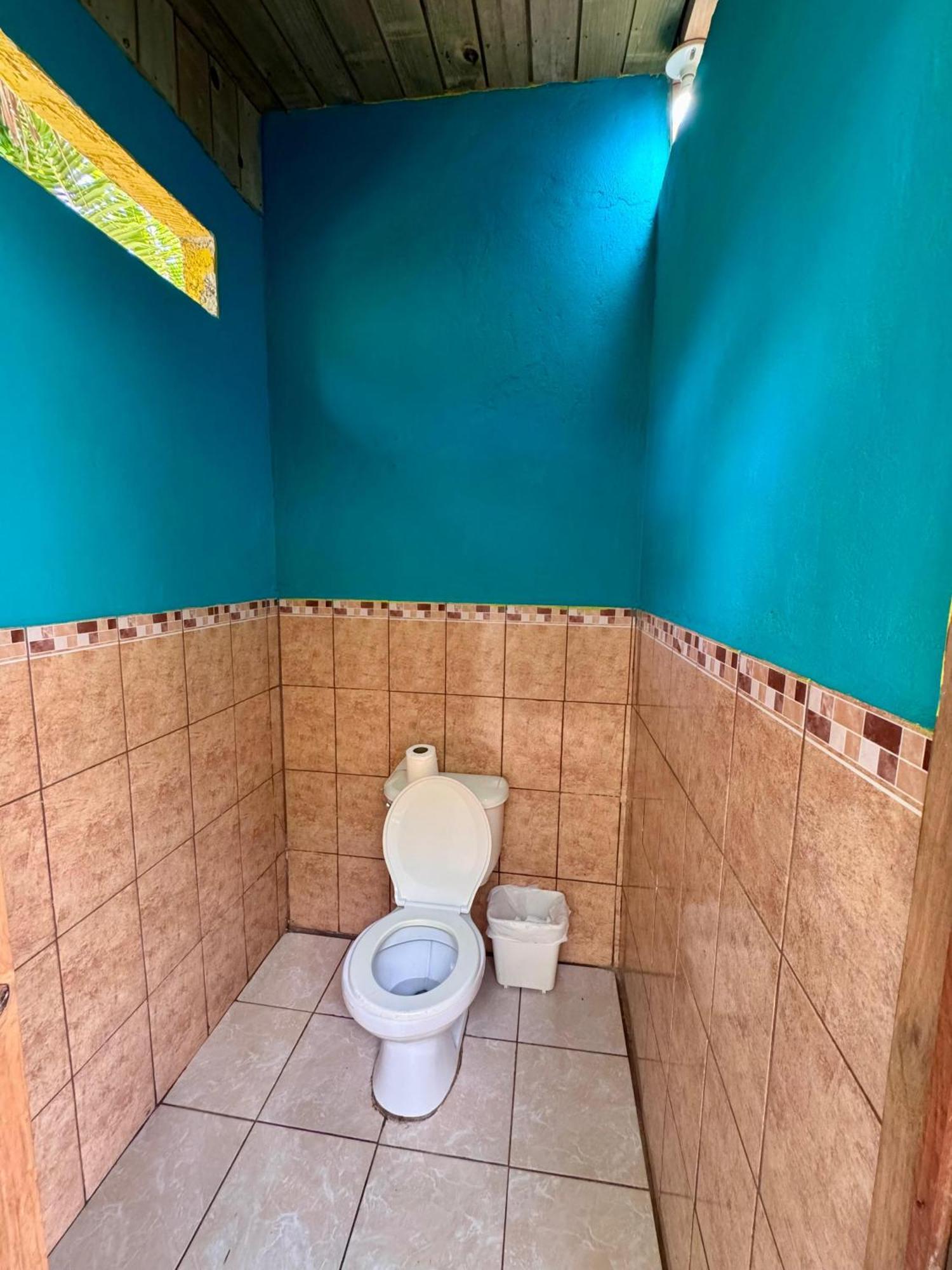 Oasis The Traveler Hostel Lanquin Ngoại thất bức ảnh