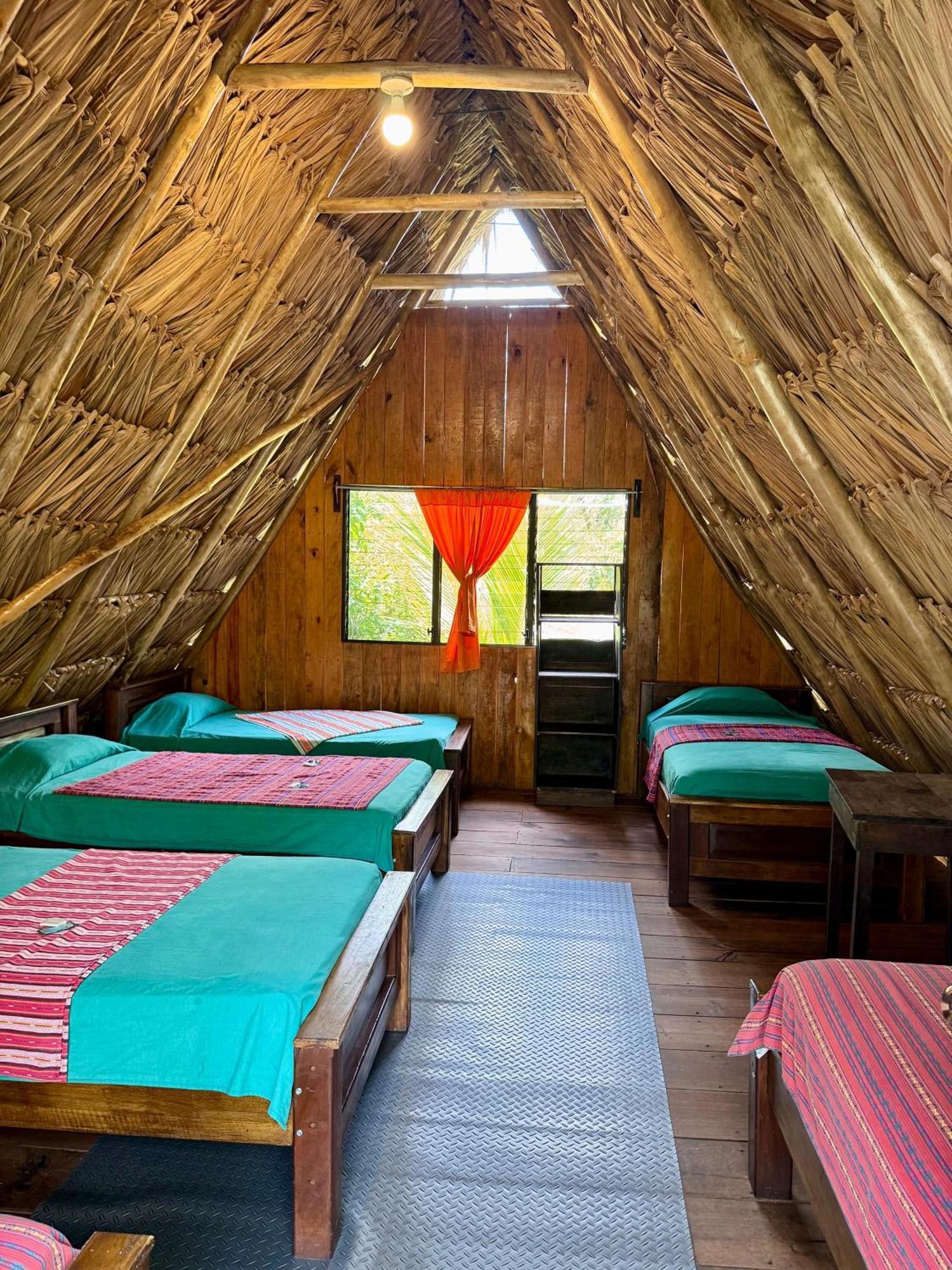 Oasis The Traveler Hostel Lanquin Ngoại thất bức ảnh