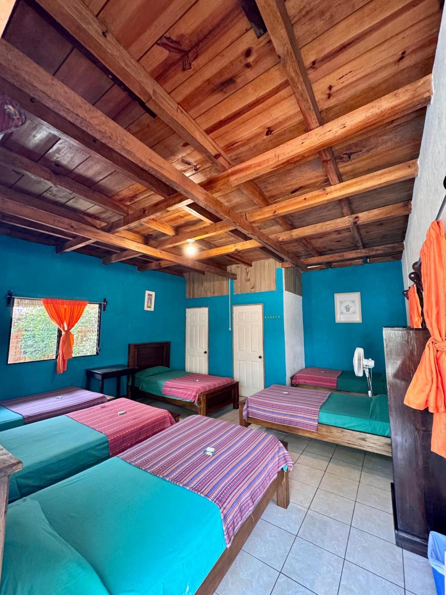 Oasis The Traveler Hostel Lanquin Ngoại thất bức ảnh