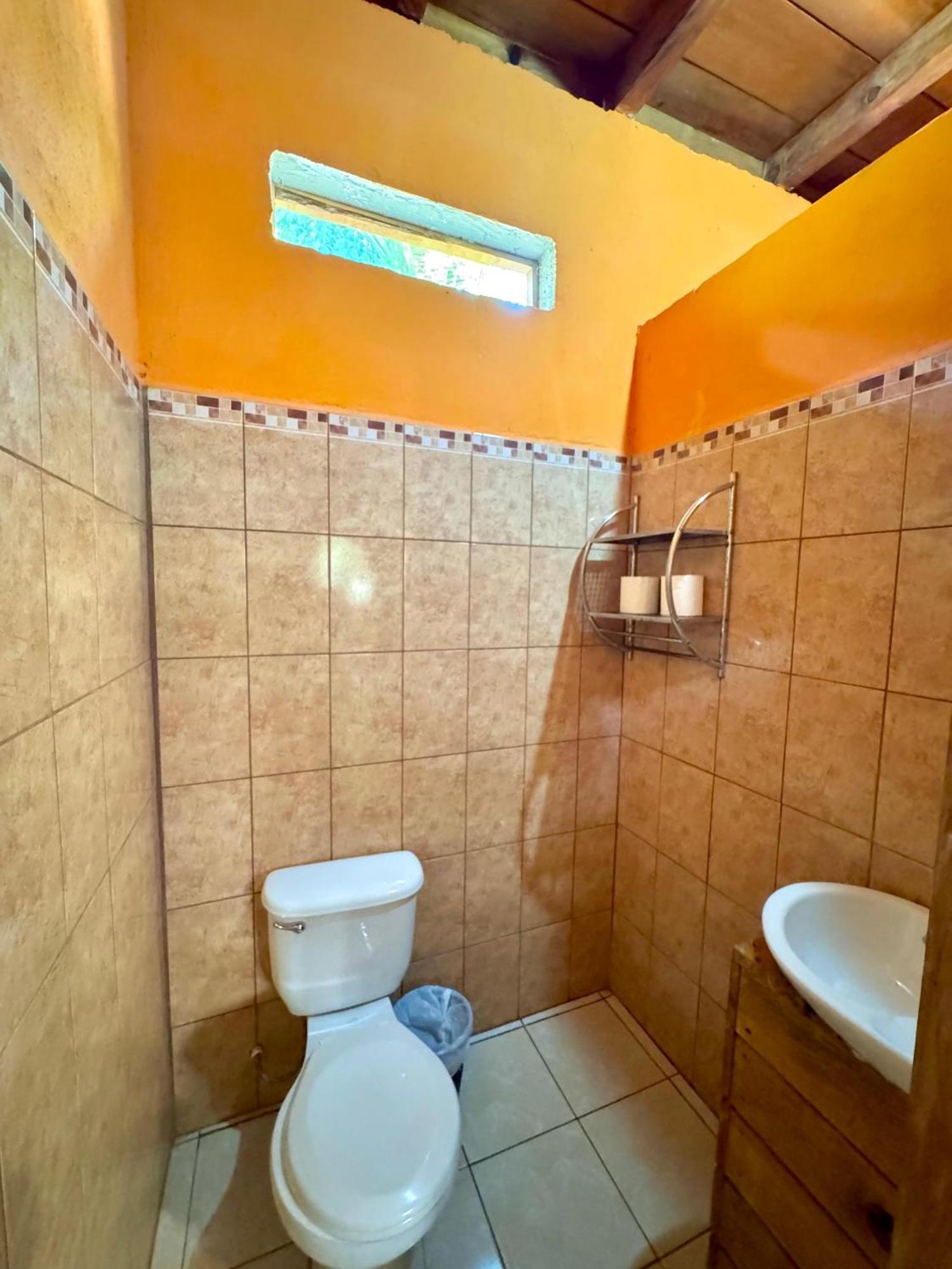 Oasis The Traveler Hostel Lanquin Ngoại thất bức ảnh