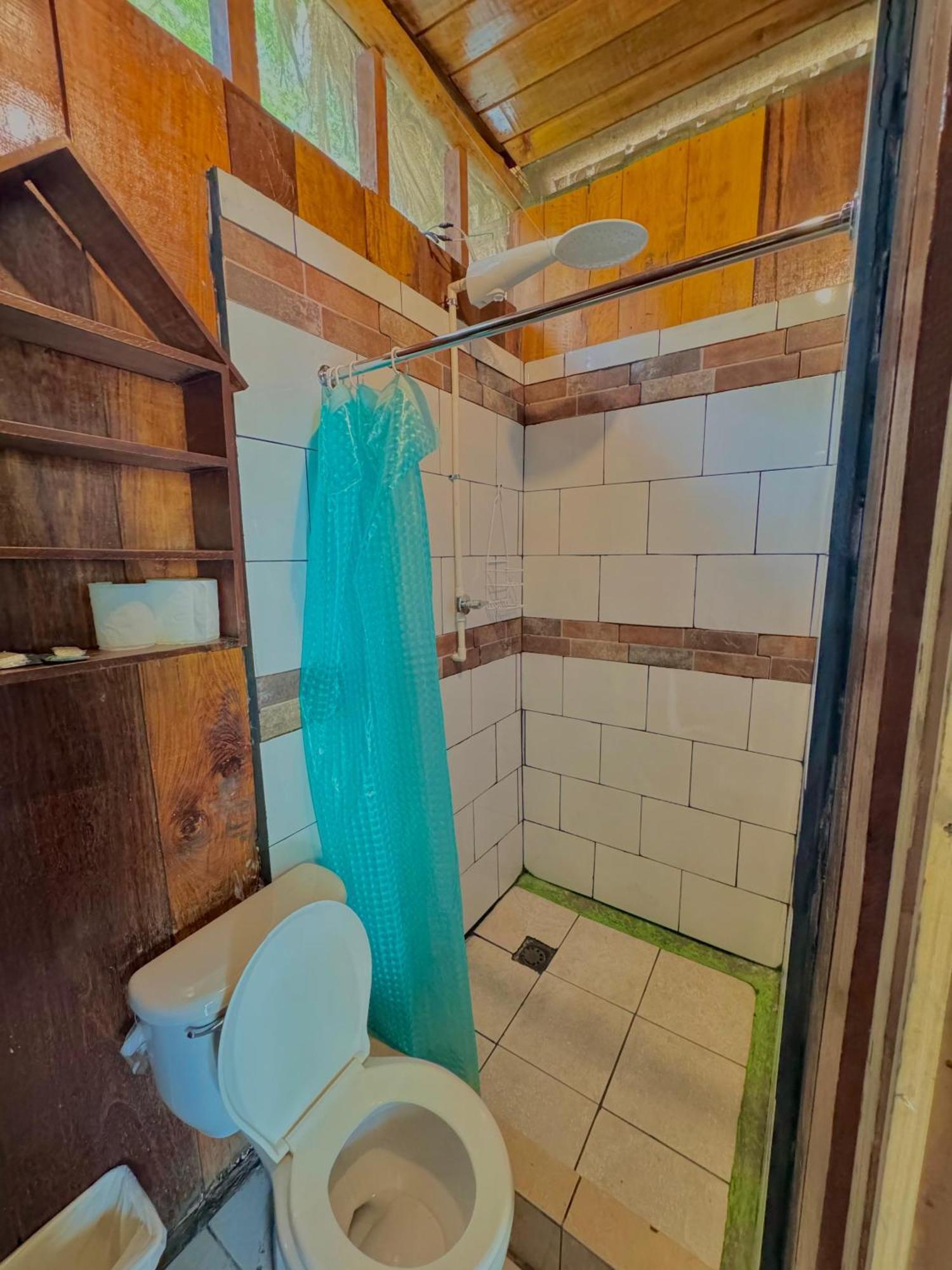 Oasis The Traveler Hostel Lanquin Ngoại thất bức ảnh
