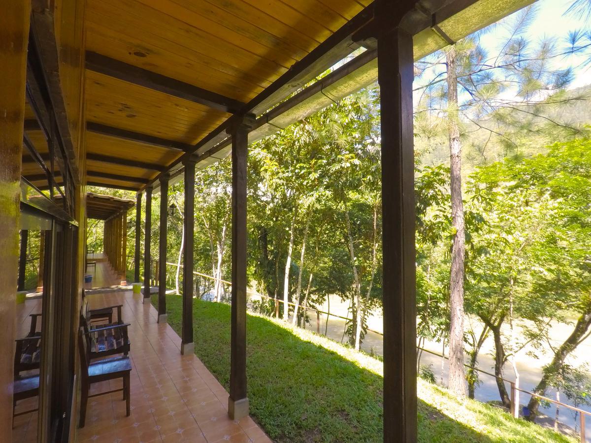 Oasis The Traveler Hostel Lanquin Ngoại thất bức ảnh