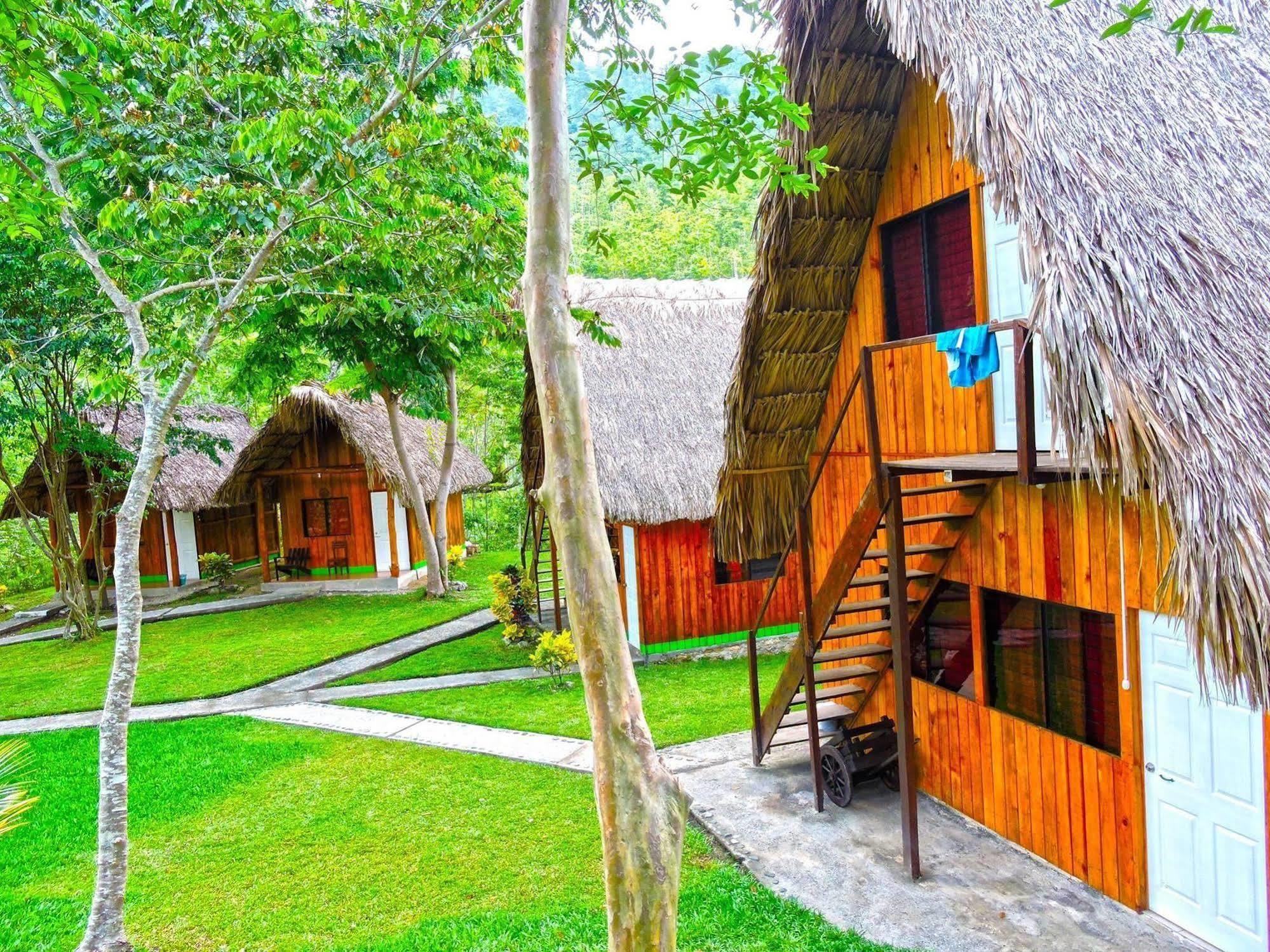 Oasis The Traveler Hostel Lanquin Ngoại thất bức ảnh