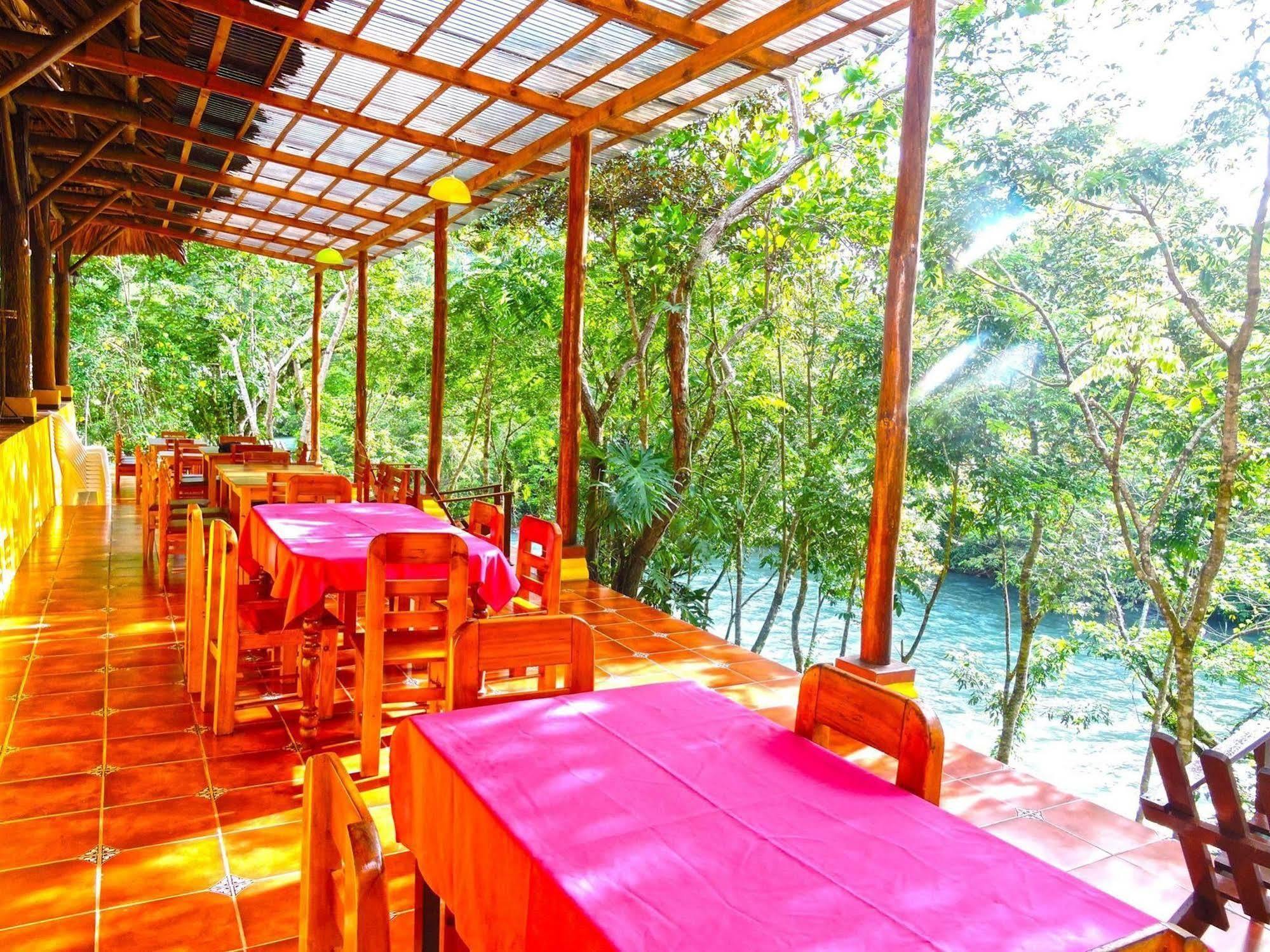 Oasis The Traveler Hostel Lanquin Ngoại thất bức ảnh